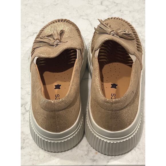 J Slides Women’s Winny Nappa Leather Tassel Metallic Loafer Shoes Size 9 Gold - Picture 2 of 7